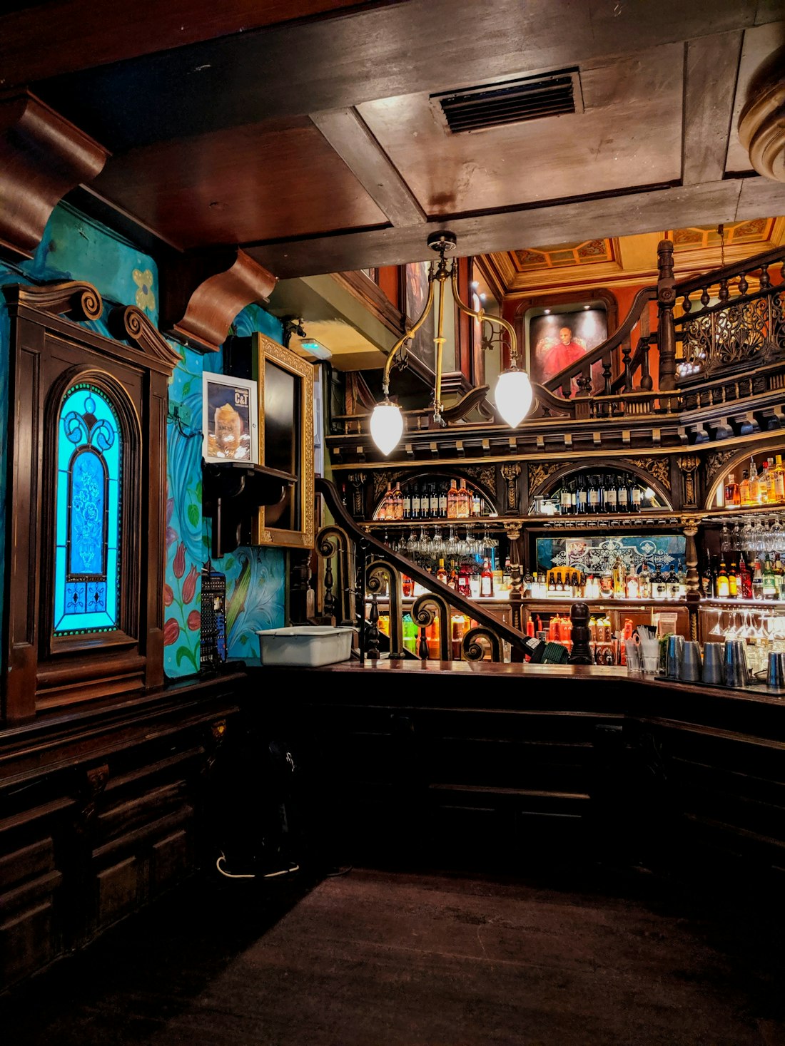 The snug, stained glass and old wood